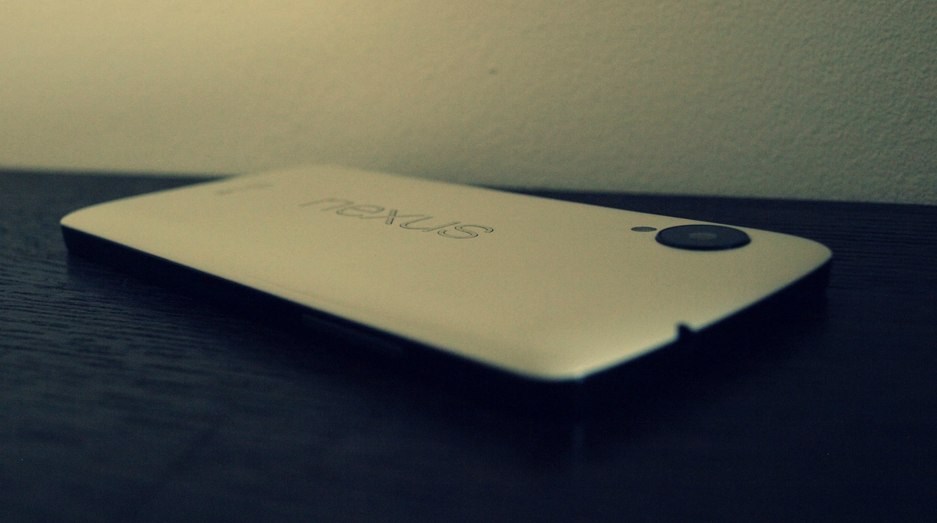 Slim Metal-Body Smartphone with High-Performance Camera